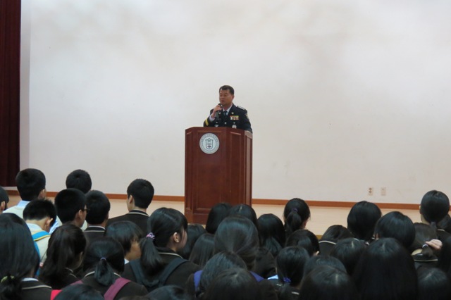 (130311) 서부서, 경찰서장 학교폭력 예방 특강 가져(1).JPG