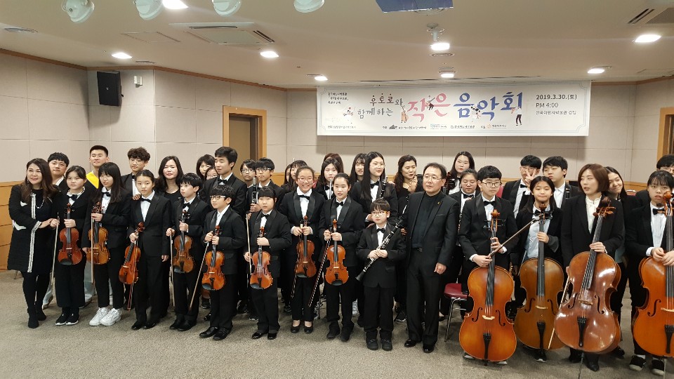  우토로와 함께하는 작은 음악회 성황리 종료!