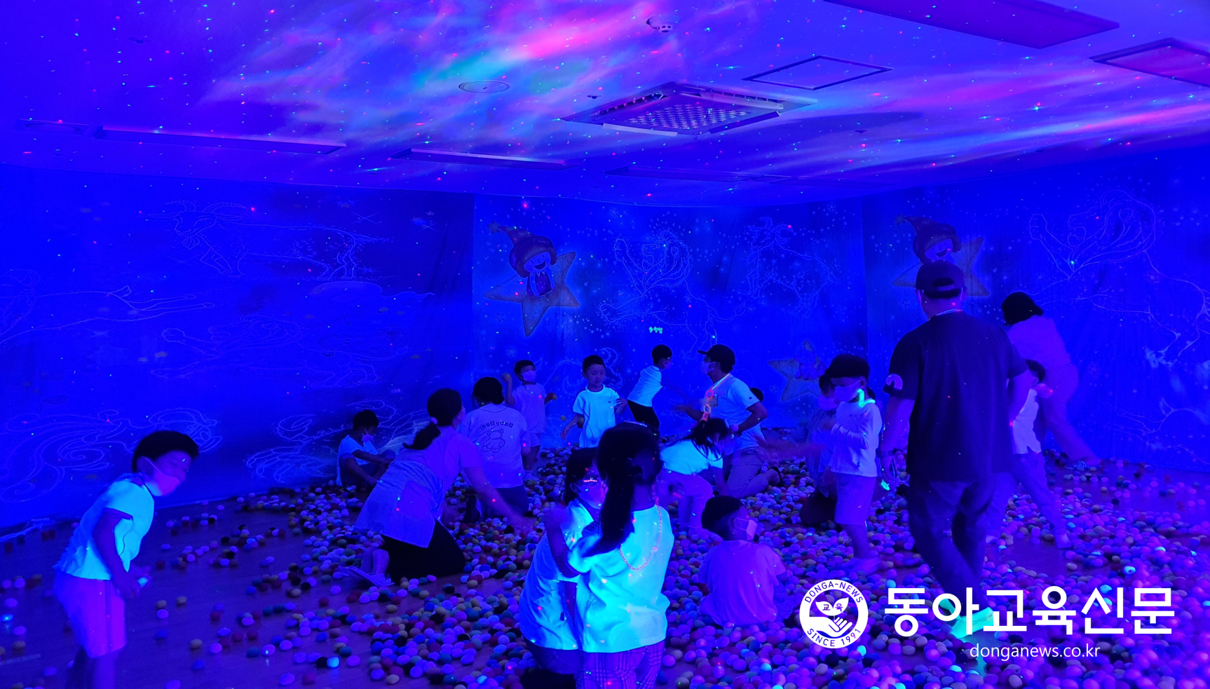   별빛이 쏟아지다! 실내에서 즐기는 오로라 체험